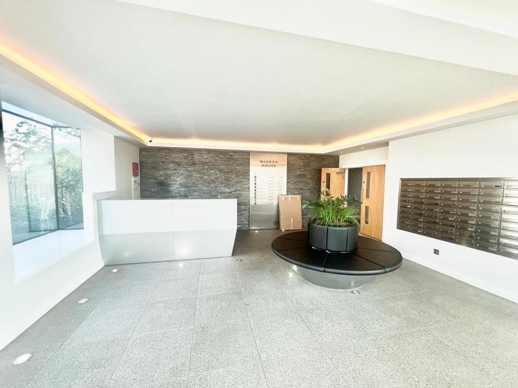 Beautiful 1 Bedroom Stylish Apartment Кройдон Екстер'єр фото